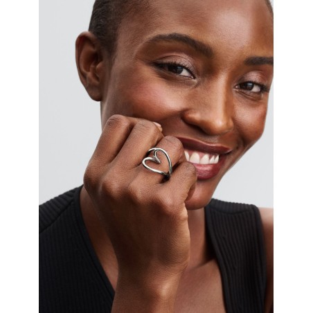 Anel coração com design orgânico